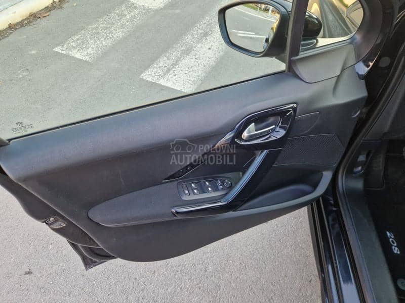Peugeot 208 1.2 Alurre