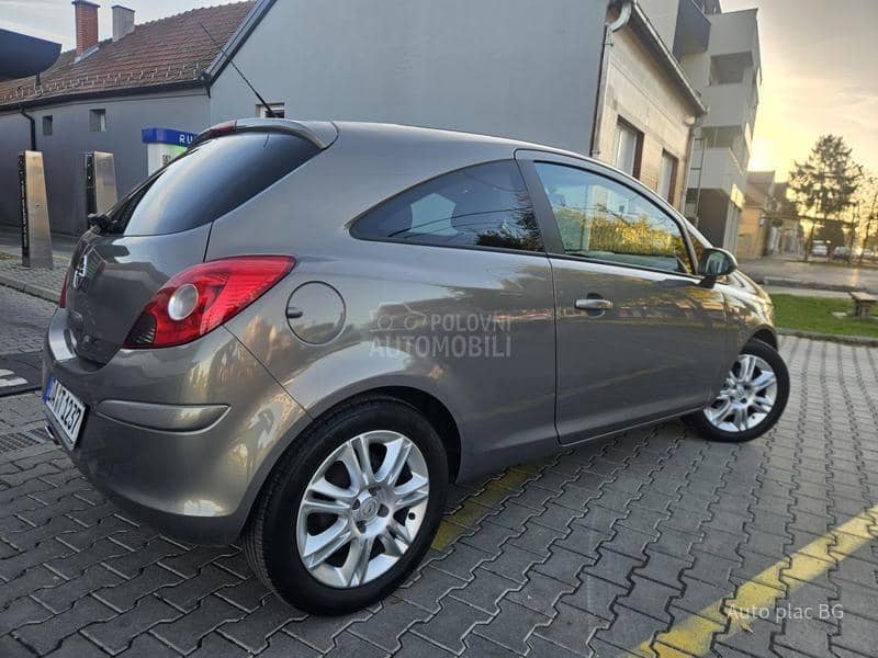 Opel Corsa D 1.4 SATELITE