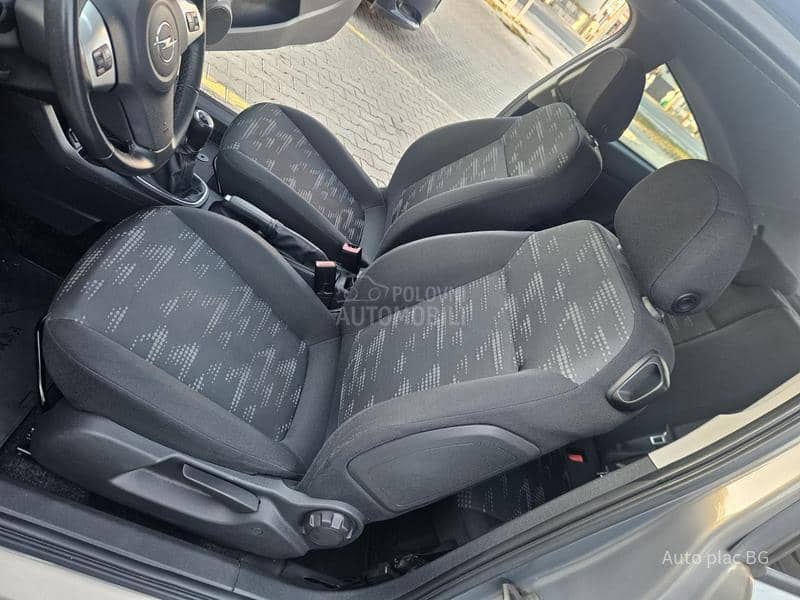 Opel Corsa D 1.4 SATELITE