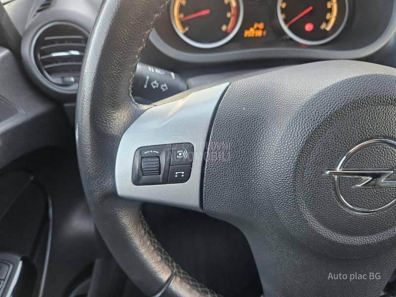 Opel Corsa D 1.4 SATELITE