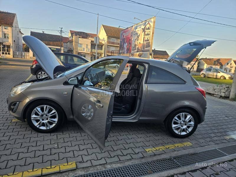 Opel Corsa D 1.4 SATELITE