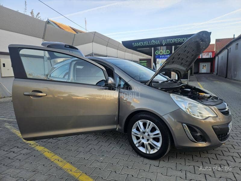 Opel Corsa D 1.4 SATELITE