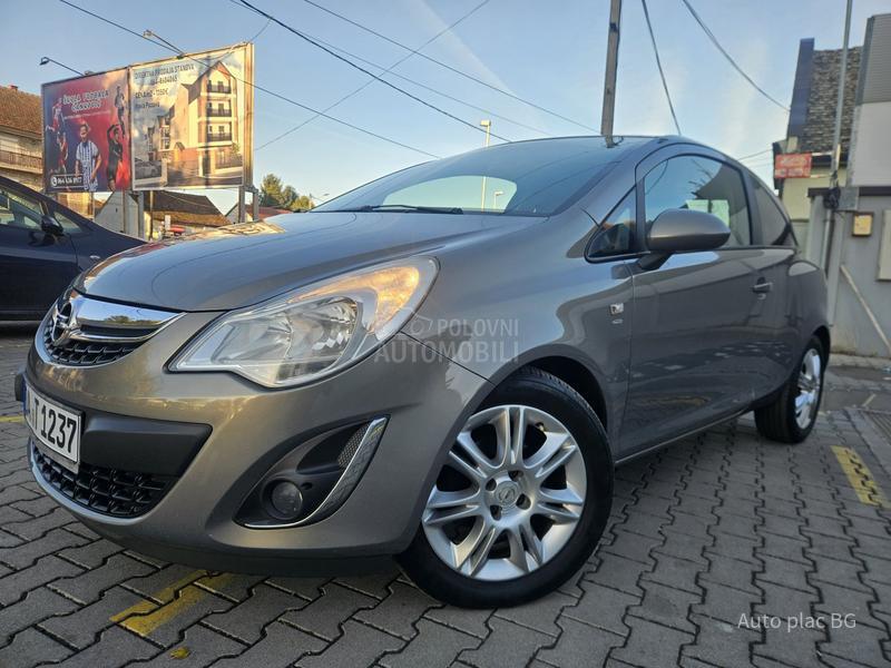 Opel Corsa D 1.4 SATELITE