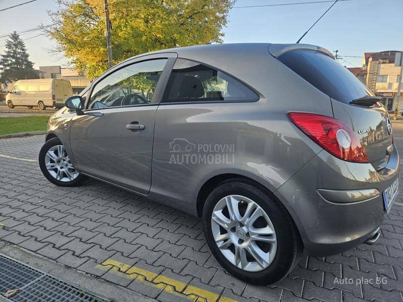 Opel Corsa D 1.4 SATELITE