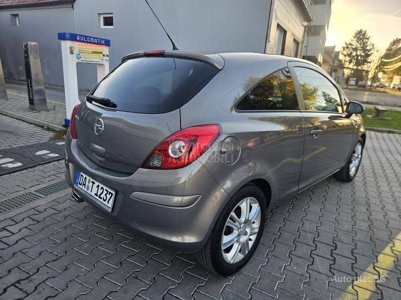 Opel Corsa D 1.4 SATELITE