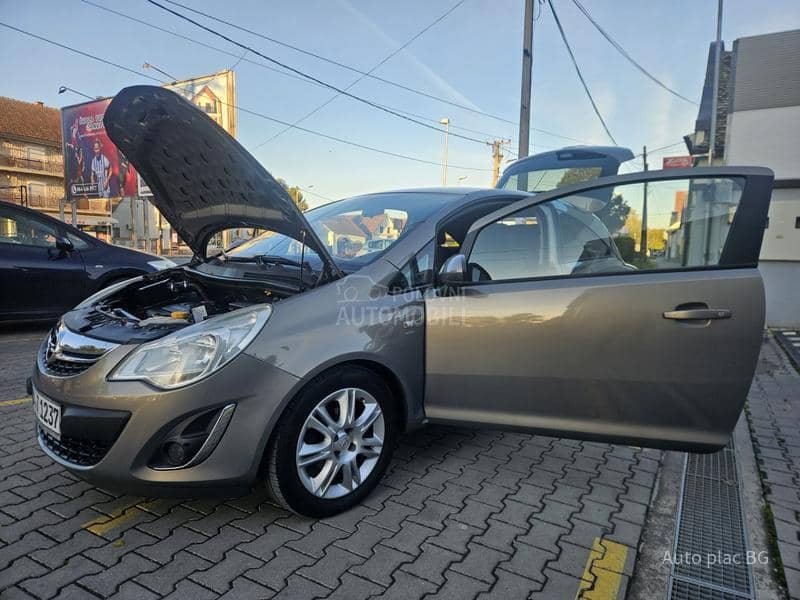 Opel Corsa D 1.4 SATELITE