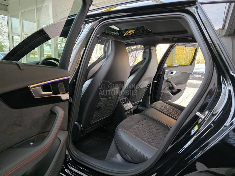 Audi A4 40TFSI S line