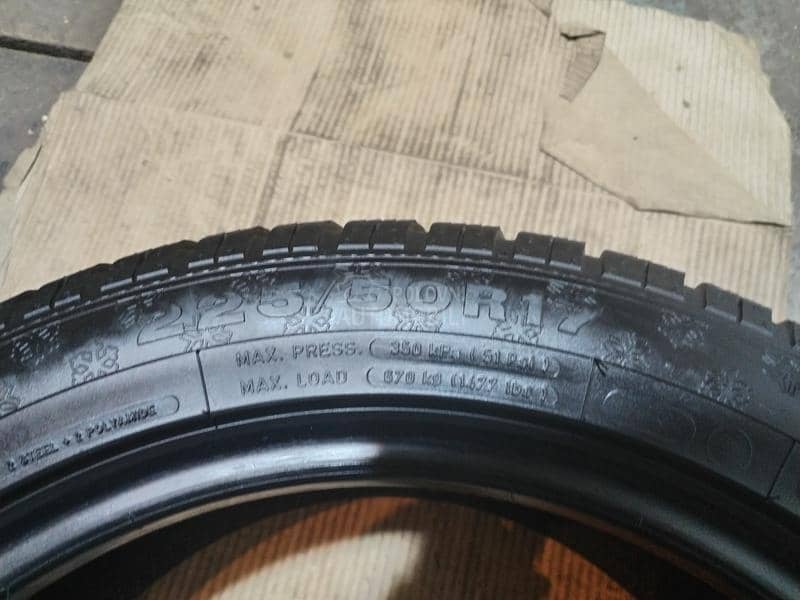 Dunlop 225/50 R17 Zimska