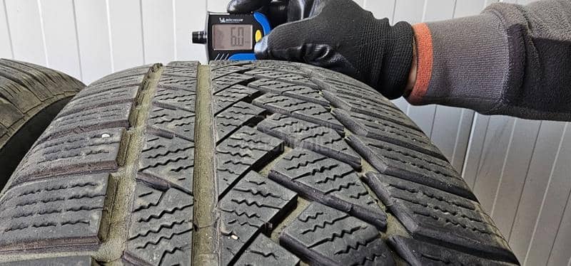 Continental 235/55 R19 Zimska