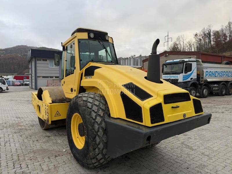 BOMAG BW 216 D4