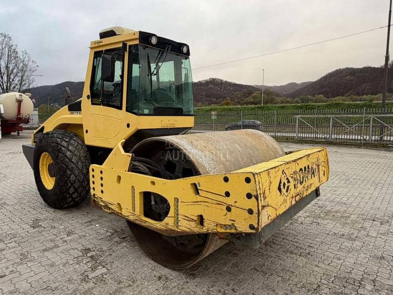 BOMAG BW 216 D4
