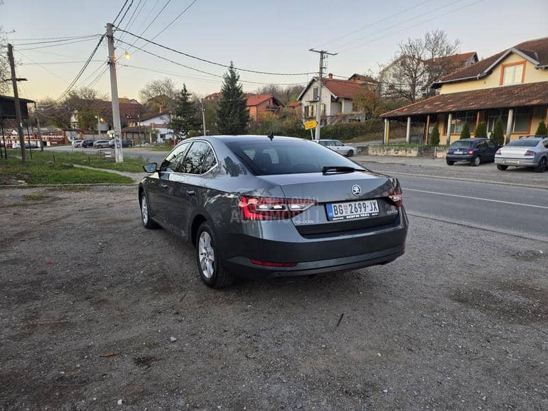Škoda Superb 