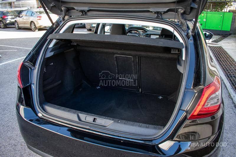 Peugeot 308 1.2 Allure EAT Led