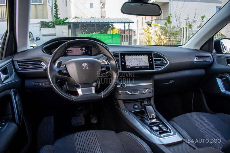 Peugeot 308 1.2 Allure EAT Led