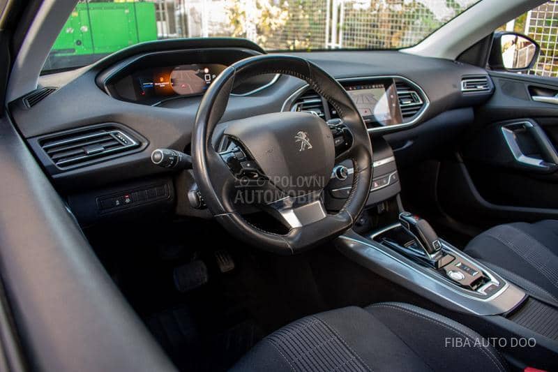 Peugeot 308 1.2 Allure EAT Led