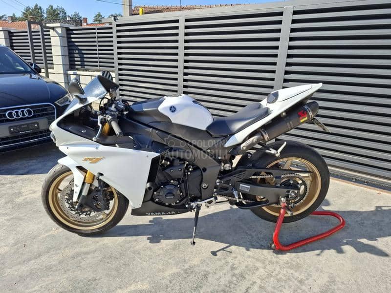 Yamaha YZF R1