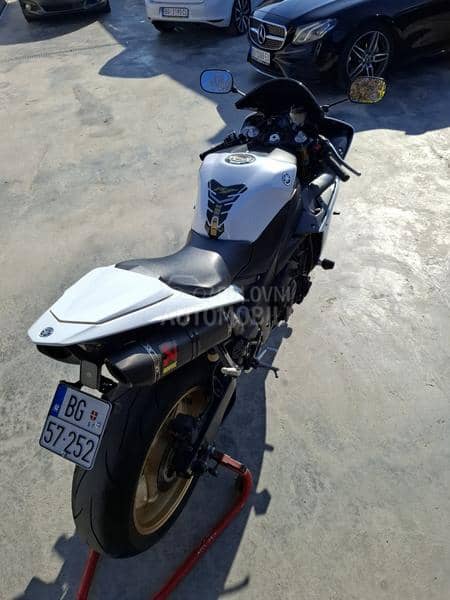 Yamaha YZF R1