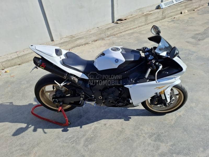 Yamaha YZF R1