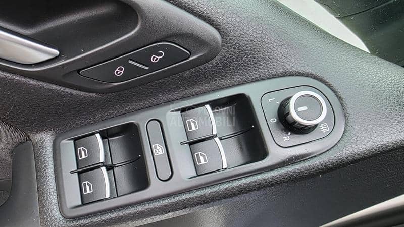 Volkswagen Golf 6 1.6 TDI HIGH-LINE