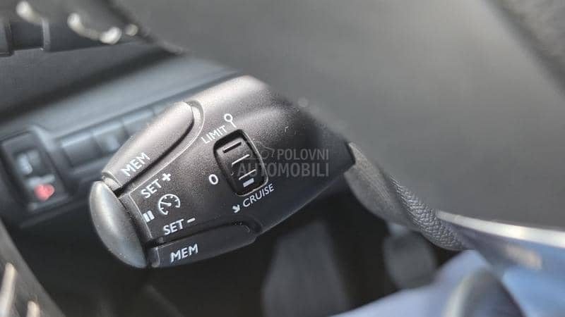 Peugeot 308 1.2  Allur/Nav/99000