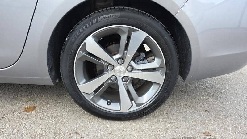 Peugeot 308 1.2  Allur/Nav/99000