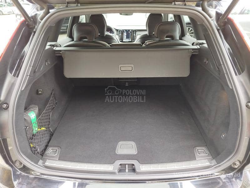 Volvo XC60 B4 AWD PLUS DARK