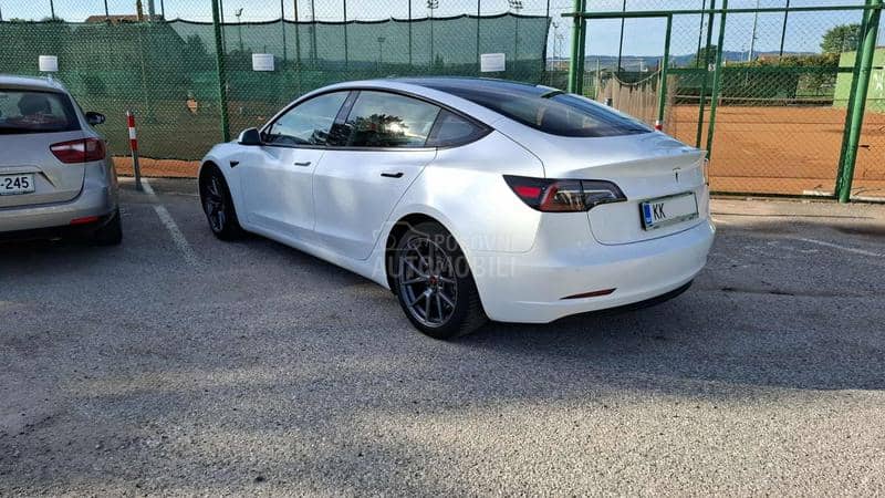 Tesla Model 3 LFP