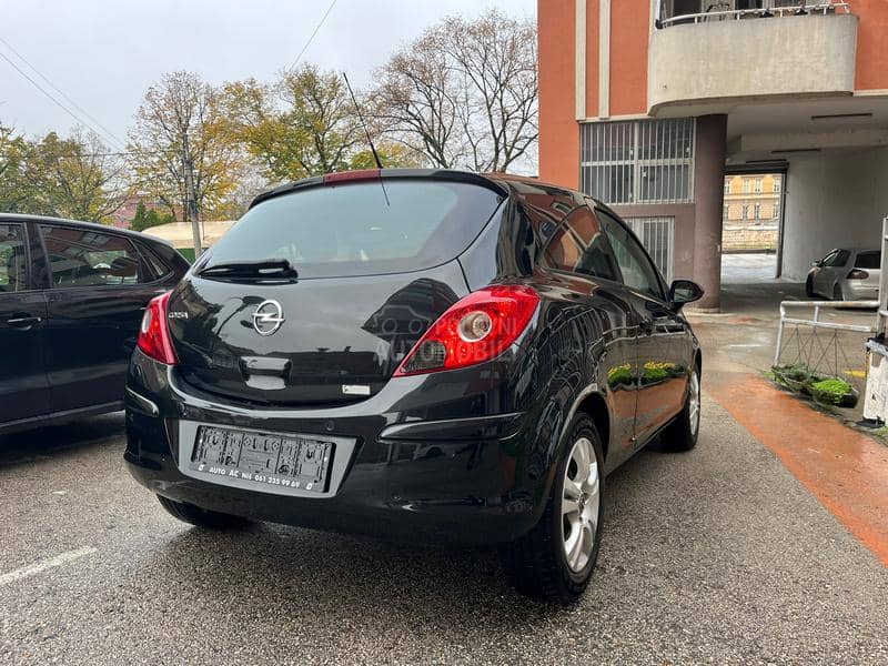 Opel Corsa D 1.2i ECOFLEX SPORT