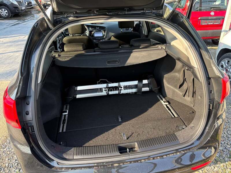 Kia cee`d sw 1.6 CVVT GDI Pano