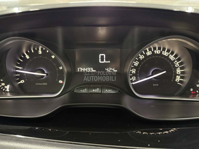 Peugeot 208 1.6 HDI NAVY