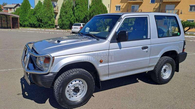 Mitsubishi Pajero 2500