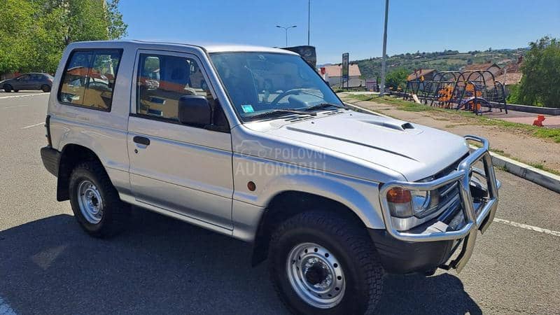 Mitsubishi Pajero 2500