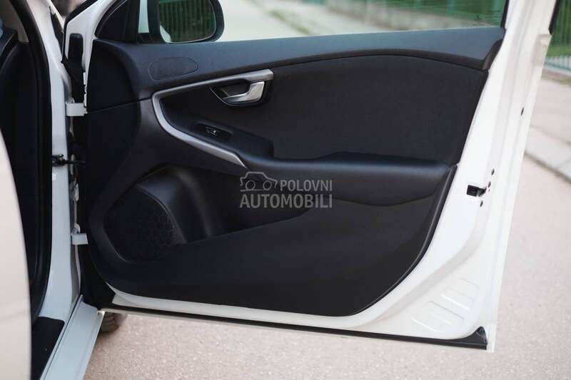 Volvo V40 1.6D D2 OCEAN RACE