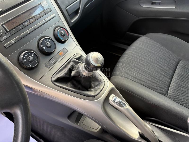 Toyota Auris 1.6 VVT-t Luna