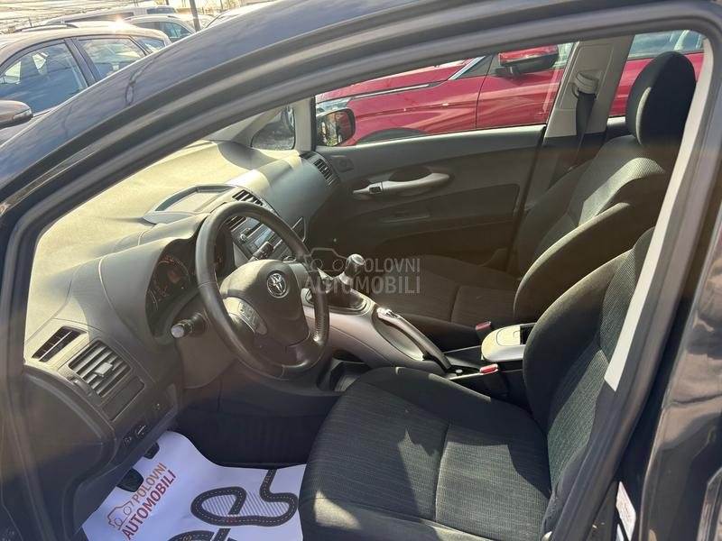 Toyota Auris 1.6 VVT-t Luna