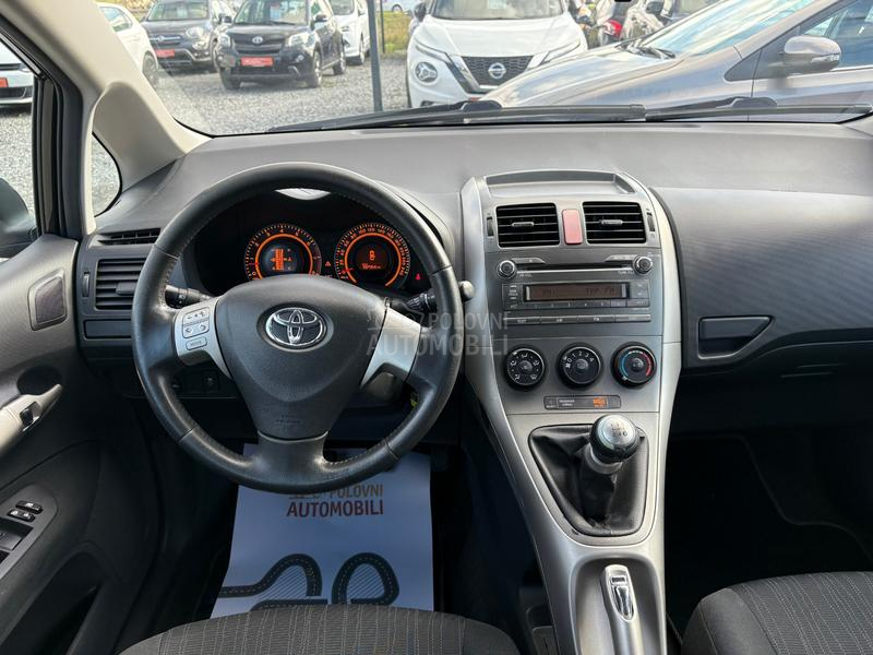 Toyota Auris 1.6 VVT-t Luna