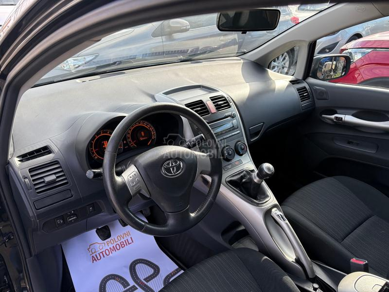 Toyota Auris 1.6 VVT-t Luna