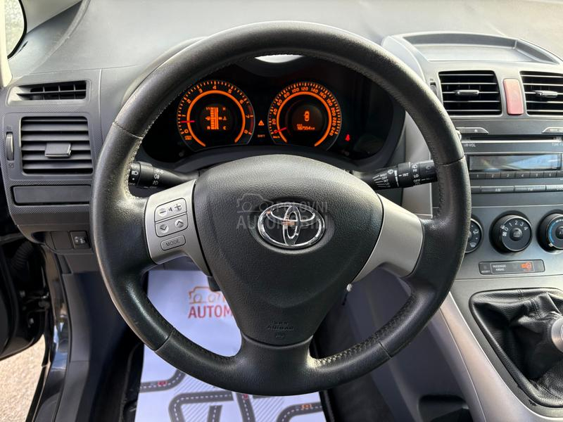 Toyota Auris 1.6 VVT-t Luna