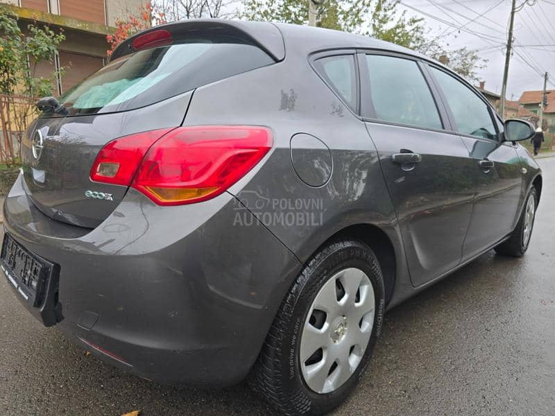 Opel Astra J 1.4 obican motor