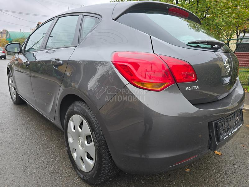 Opel Astra J 1.4 obican motor