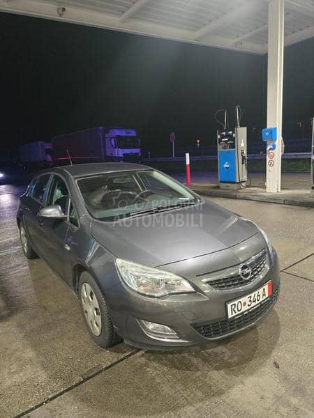 Opel Astra J 1.4 obican motor
