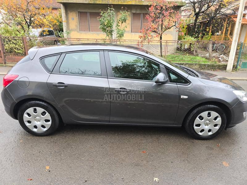 Opel Astra J 1.4 obican motor