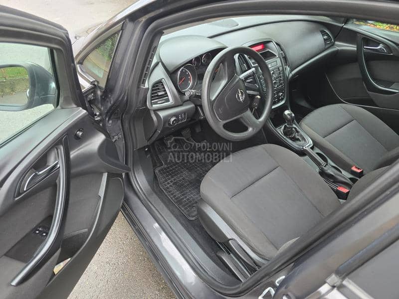 Opel Astra J 1.4 obican motor