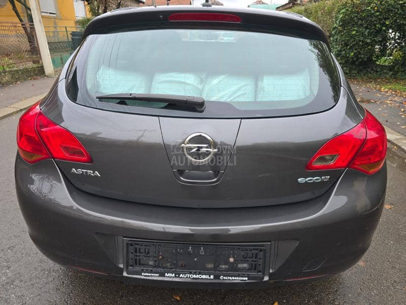 Opel Astra J 1.4 obican motor