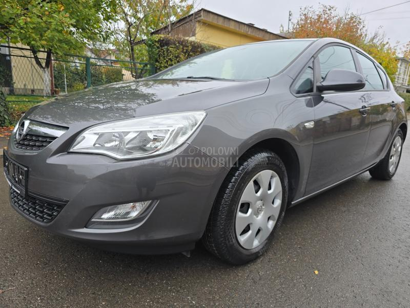 Opel Astra J 1.4 obican motor