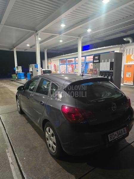 Opel Astra J 1.4 obican motor