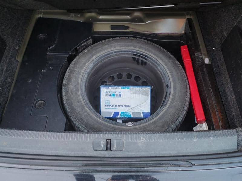 Volkswagen Passat B6 2.0 TDI HIGH LINE