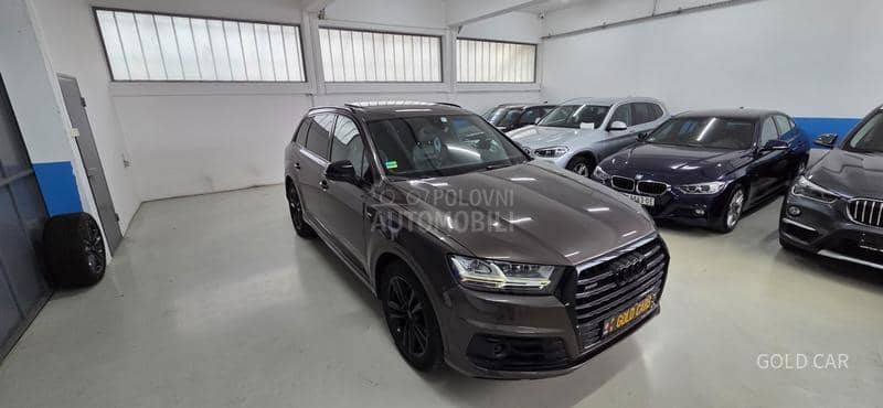 Audi Q7 