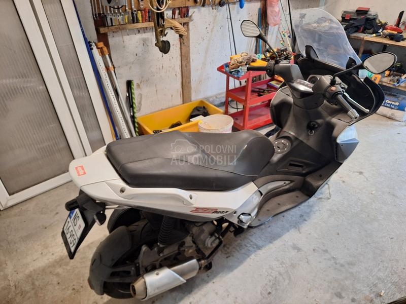 Aprilia SRMAX 300