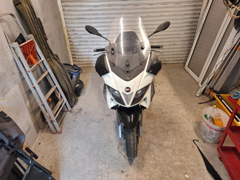 Aprilia SRMAX 300